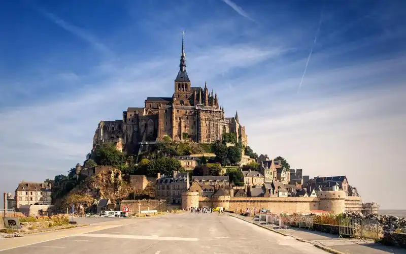 诺曼底,法国,城堡,圣米歇尔山,房子,路,天空 壁纸 - 1920x1200