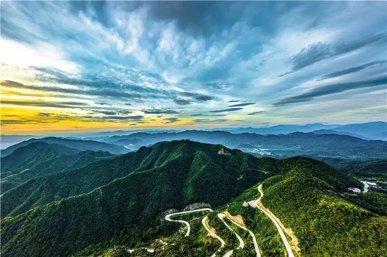 全国十大最美全省唯一入选中国红岭公路最险最美的路段这辈子一定要去