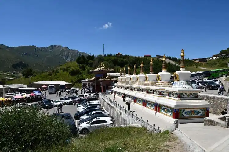 甘南行之 "郎木寺镇" !被称为东方的 "阿尔比斯" ! - 抖音