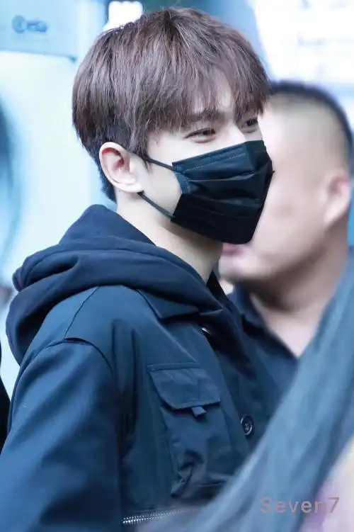 磕美颜!戴着口罩笑和不笑又是两种感觉