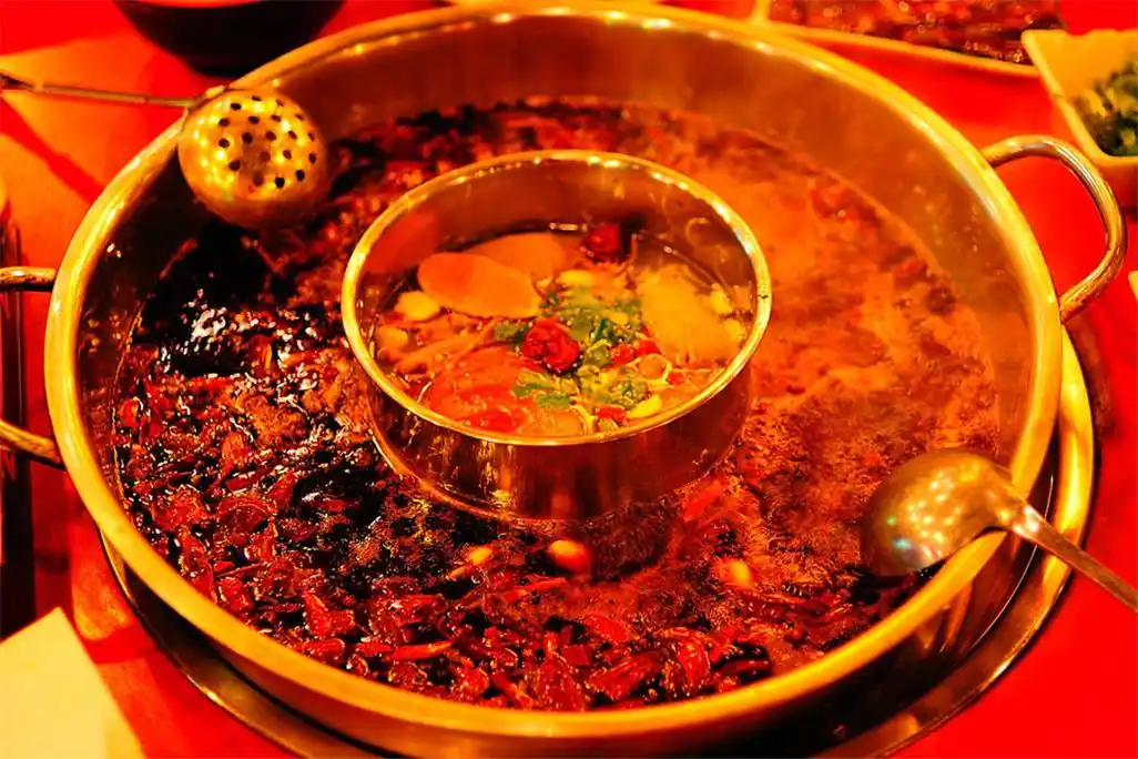 清油火锅和牛油火锅的区别火锅清油好还是牛油好