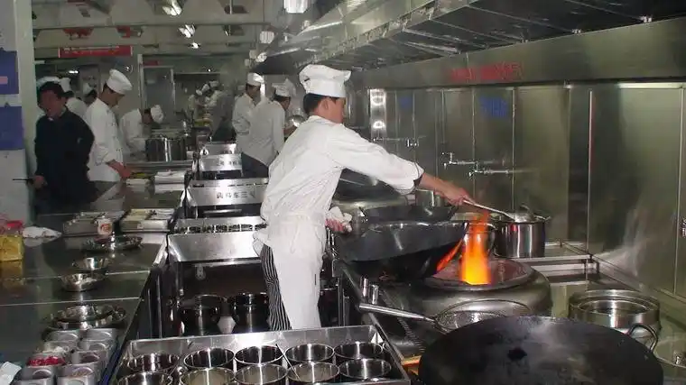 五星级山东舜和国际酒店总营业面积40000平方米,厨房3000平方米,此为