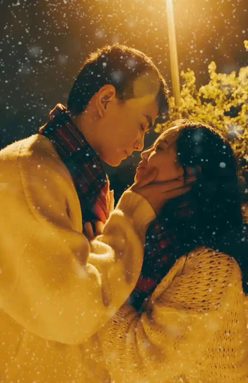 "梦到你的时候 太不想醒了"#情侣写真#下雪天 - 抖音