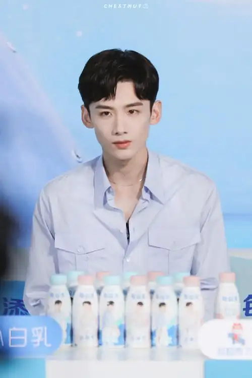 白敬亭代言每益添##白敬亭八零九零