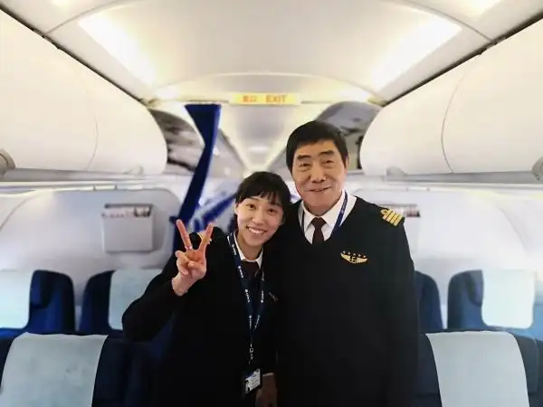 东航女飞高洁我是党员我为国家和人民而飞行