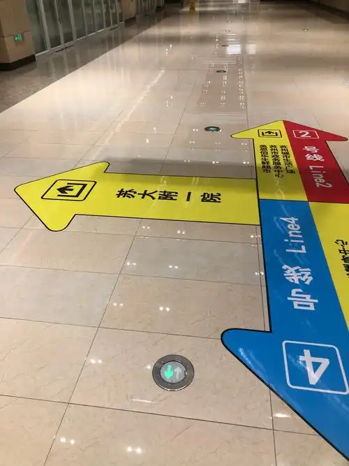 他指引我说,在地铁站3号出口处边上有一条道直通附一医院.