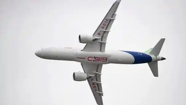 今天,中国东航在上海正式接收第二架国产c919大型客机.