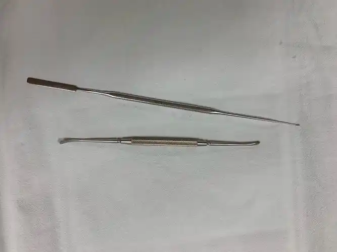 钩子1个神经剥离子1个