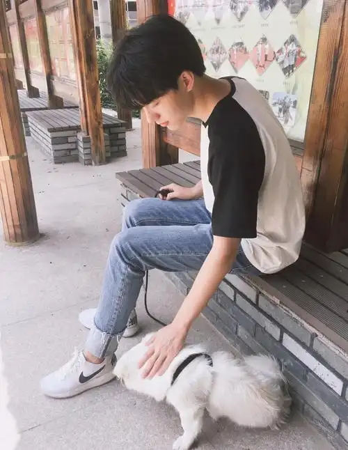 拥有一个侧颜很帅气的男朋友是什么样的体验.