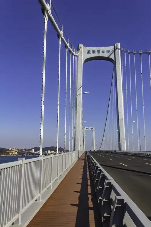 大连滨海路西段(付家庄—星海广场)跨海大桥上观星海湾 摄影:大连伙计