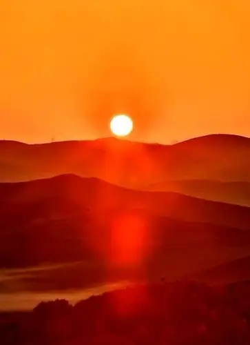 内蒙古乌兰布统红日, 摄影:秋歌, 2o20年 10月