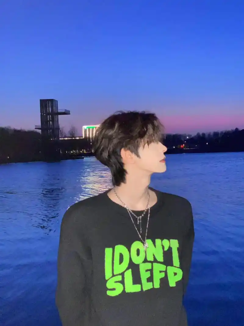 侧脸侧脸 #侧脸杀 #完美侧颜杀 #你的宝藏男孩  每个男 - 抖音