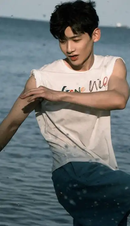 优质又很帅气的潮男明星壁纸 帅哥那么多没有一个属于我_qq头像个性网