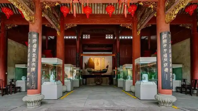 新闻|"瓷耀丝路——当代陶瓷艺术展"在浙东海事民俗博物馆开展