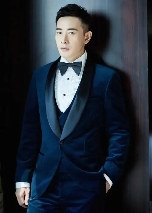 p>罗晋,1981年11月30日出生于江西省宜春市铜鼓县,中国内地影视男演员