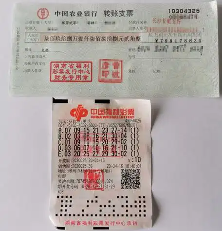 这名李姓彩民说:"我买彩票有十多年,当时听人说双色球大奖大,小奖多