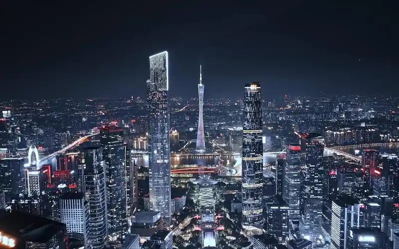 疲惫不堪时,停下来看看广州这座城市的夜晚,万家灯火,总有一盏为你而