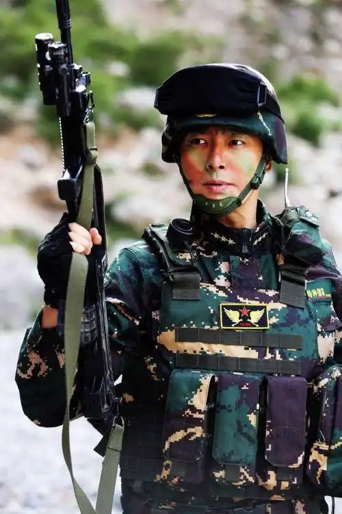 拍摄的三十三集军旅动作青春励志电视连续剧《女兵突击》在北京热拍