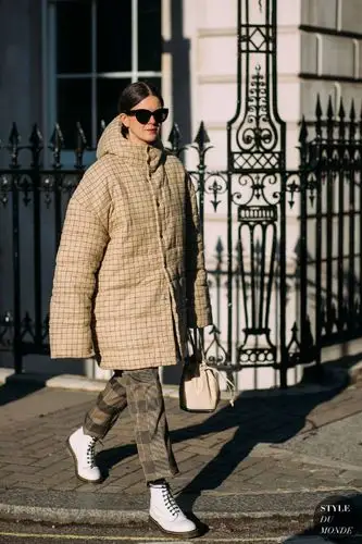 白色马丁靴怎么搭配