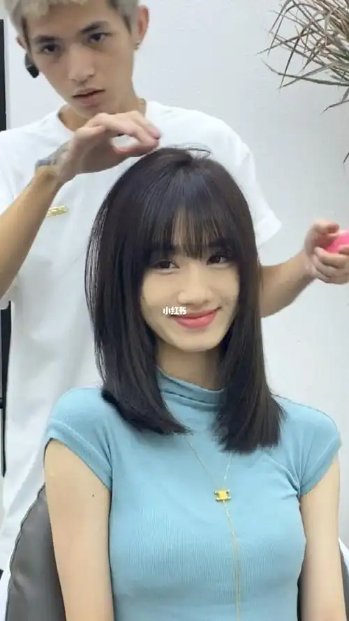 长脸法式刘海修饰脸型