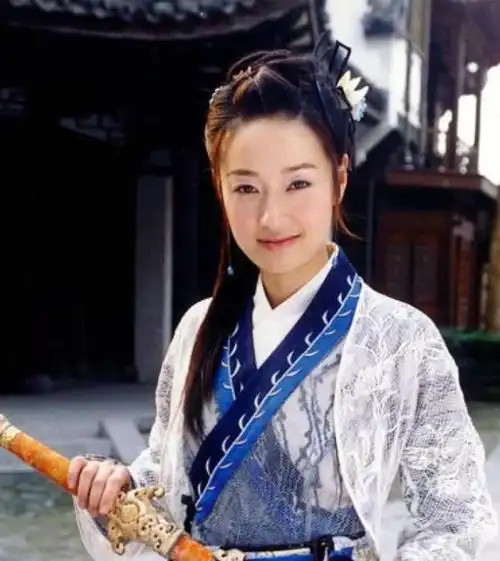 马伊琍难得高调一回,裙子加鞋大两万,文章疼媳妇真是下血本!