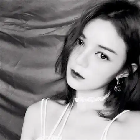 高冷霸气真人女生头像黑白侧脸