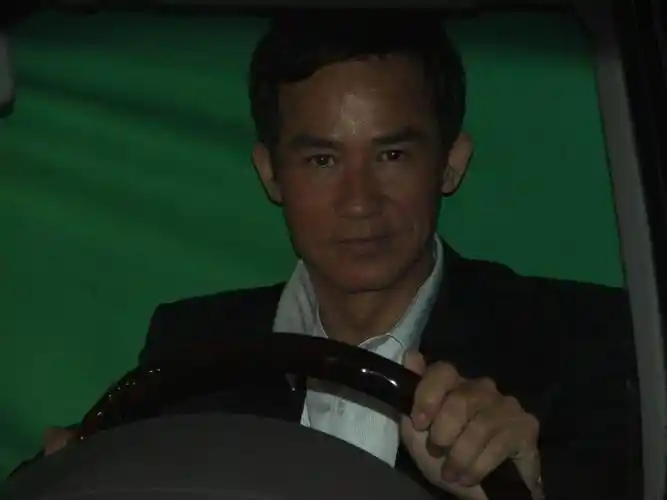 香港影坛"第一反派"来内地讨生活,娶小20岁娇妻,61岁显落魄?