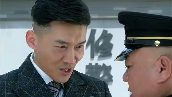 绝地枪王2:余本州为了官复原职,不择手段讨好署长,小妈也利用-影视综