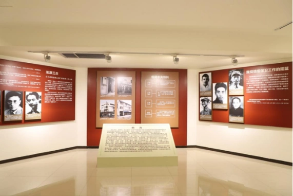 胡底革命烈士纪念广场位于四川省阿坝藏族羌族自治州马尔康市松岗镇