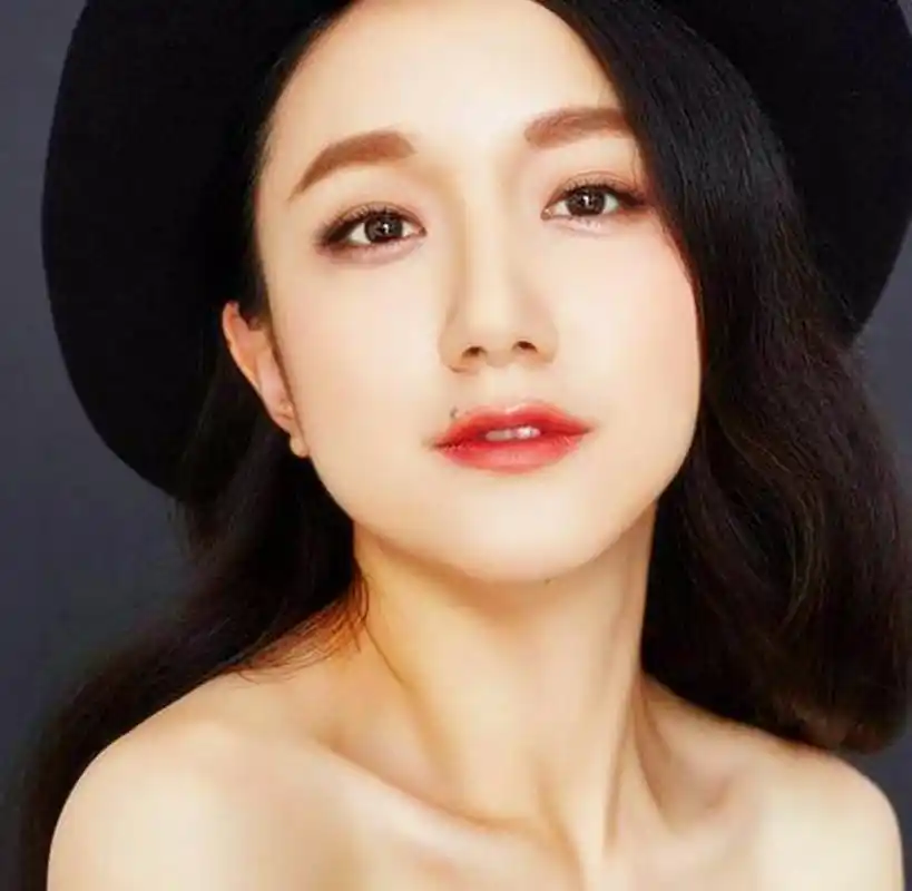 娱乐圈里脸上有颗"痣"的6位女明星,最后一位眼角有颗痣好美!