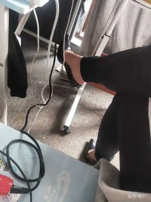 男生穿高跟鞋是什么感受?