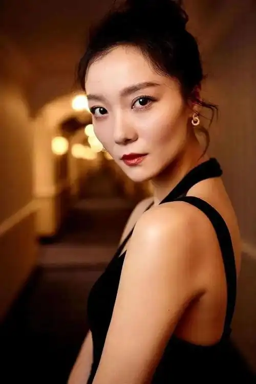 齐溪演过的角色 演员齐溪照片齐溪,一个不被看"脸"的女演员-拜客生活