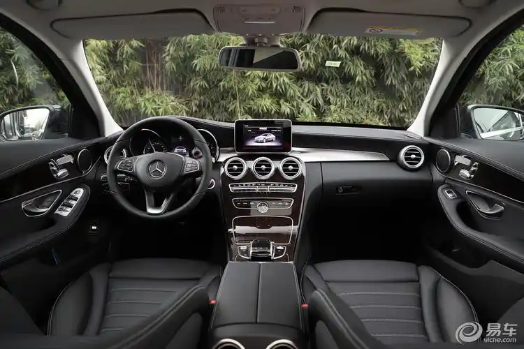 【奔驰c级2018款c 200 l 运动轿车侧前45度车头向右水平汽车图片-汽车