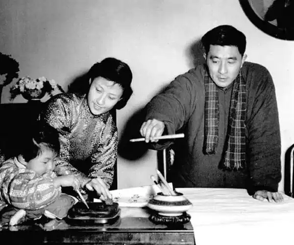 回顾黄宗英:一生4段婚姻17岁成寡妇,68岁再当新娘,活成了传奇