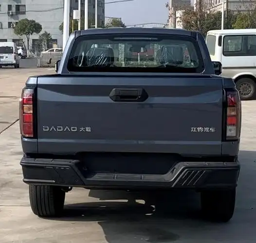 江铃全新皮卡大道工信部曝光带酷炫前贯穿灯柴汽油23t动力