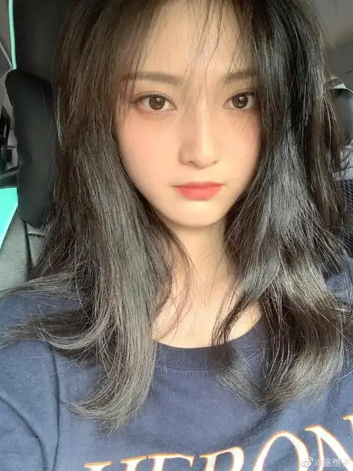 还记得关晓彤大学室友盛蕙子吗如愿做演员毫无辨识度不温不火