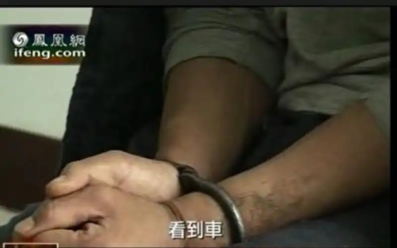 【灭罪视频】越狱逃犯锁上土铐戴上重镣交待