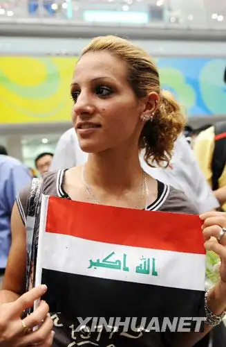 8月5日,刚刚抵达北京首都国际机场的伊拉克女运动员达娜·侯赛因
