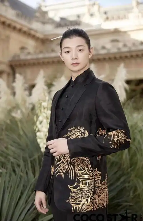 国风大赏,霍尊一身山水,罗云熙王一博白衣翩翩,千玺王源着仙鹤