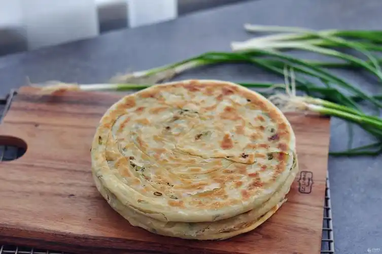 烫面葱油饼(烫面葱花饼的做法) - 趣味头条