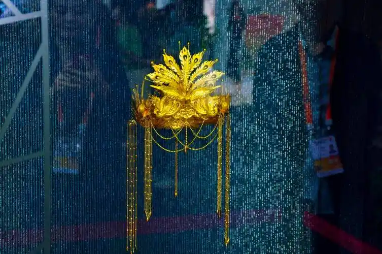 老凤祥"藏宝金""凤祥喜事" 打造消费新场景 "金"彩亮相消博会