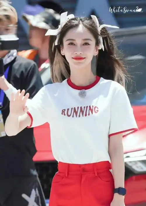 angelababy今日份跑男双马尾造型路透