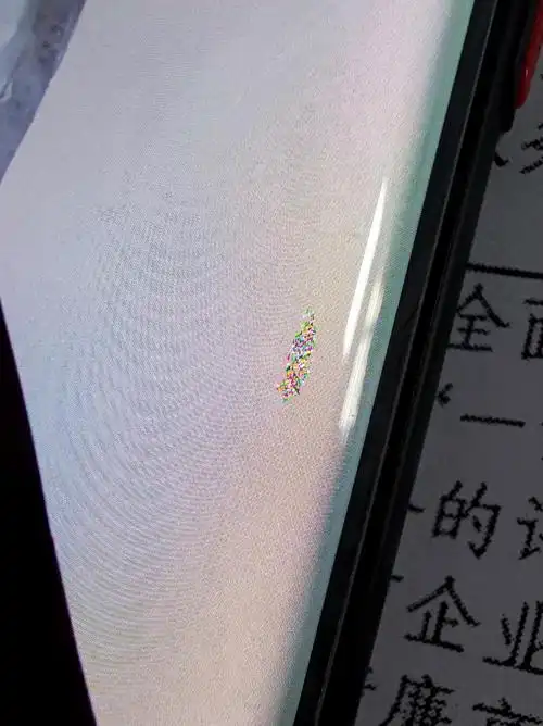 手机屏幕出现坏点是什么情况