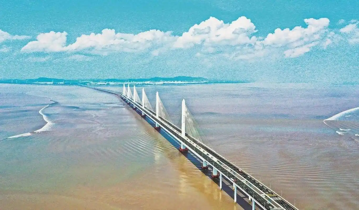 10年来,嘉绍大桥车流量突破1.4亿辆,日均车流量达5万辆.