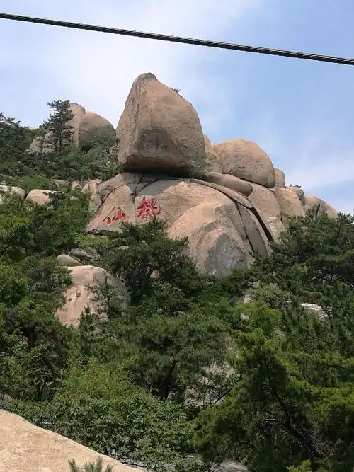 仙桃石一一形象逼真,惟妙惟肖.