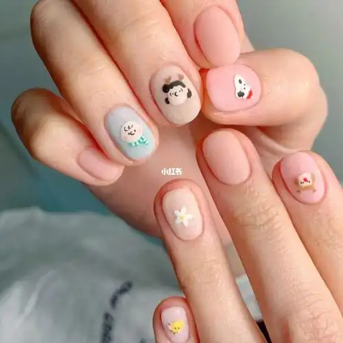 短指甲赏析可爱的史努比是萌萌妹子风