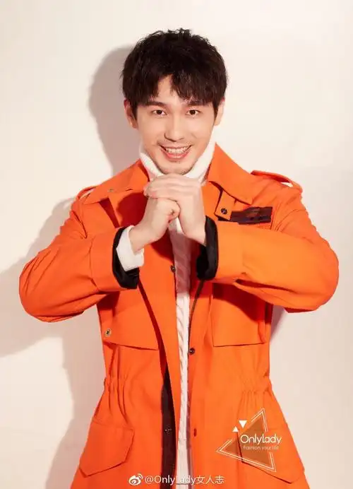 新年快乐#演员@白宇white今日曝光一组新年写真,明亮喜悦的@acne