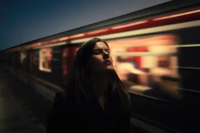 寂静的孤独当全世界只剩最后一束光