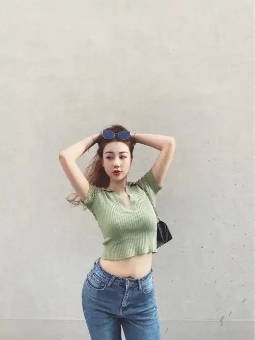 九宫格半身照拍照技巧让你拍照姿势不重样