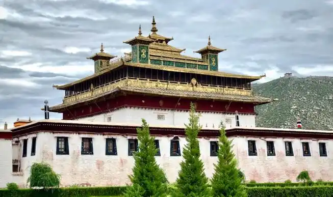 装饰色彩民族化藏式建筑的色彩搭配与藏族宇宙构成五元素金水风火土与